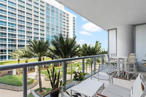 Condo in Miami Beach, Florida, 2 bedrooms  № 2029297 - photo 17