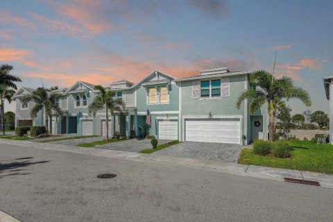 Adosado en venta en Stuart, Florida, 3 dormitorios, 137.03 m2 № 2260112 - foto 2