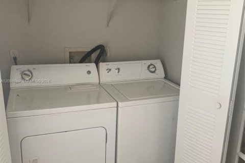 Copropriété à louer à Sunrise, Floride: 2 chambres, 89.65 m2 № 2383176 - photo 2