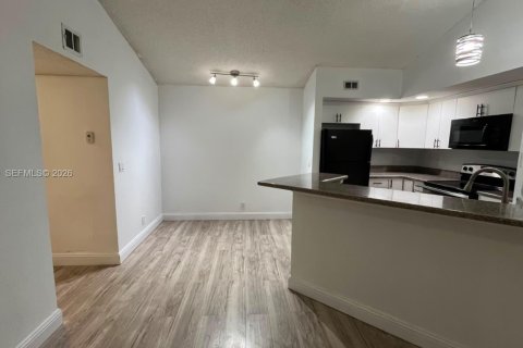 Copropriété à louer à Sunrise, Floride: 2 chambres, 89.65 m2 № 2383176 - photo 7