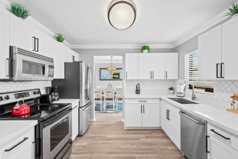 Villa ou maison à vendre à Dania Beach, Floride: 4 chambres, 192.87 m2 № 1995073 - photo 4