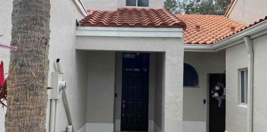 Townhouse in Boca Raton, Florida 2 bedrooms, 141.58 sq.m. № 2275020