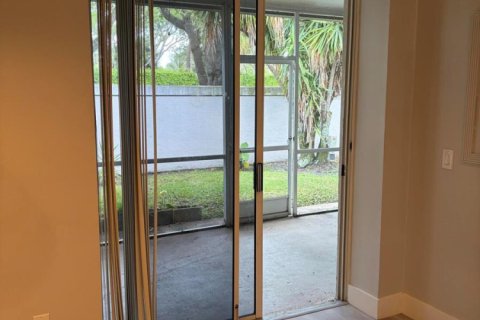 Townhouse in Boca Raton, Florida 2 bedrooms, 141.58 sq.m. № 2275020 - photo 17