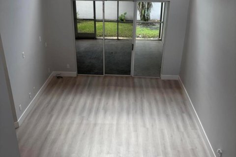 Townhouse in Boca Raton, Florida 2 bedrooms, 141.58 sq.m. № 2275020 - photo 4