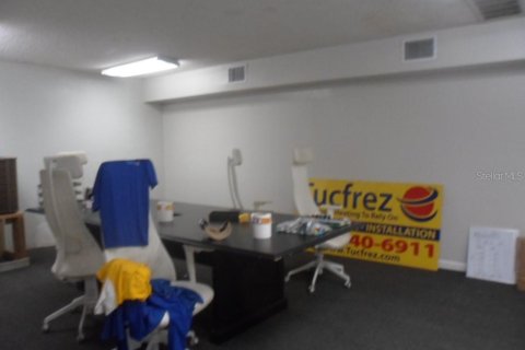 Propiedad comercial en alquiler en Kissimmee, Florida № 1910310 - foto 2