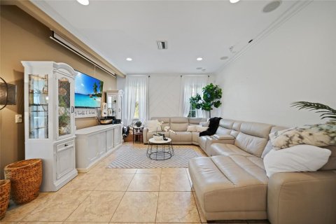 House in Port Charlotte, Florida 3 bedrooms, 209.59 sq.m. № 1564587 - photo 18