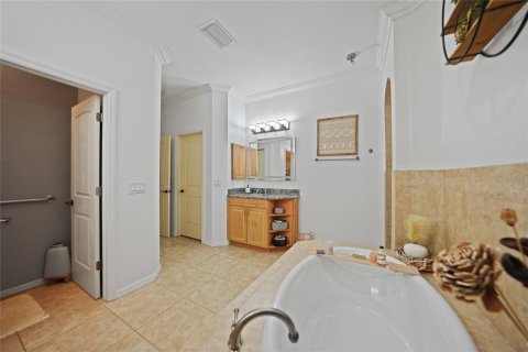 House in Port Charlotte, Florida 3 bedrooms, 209.59 sq.m. № 1564587 - photo 26