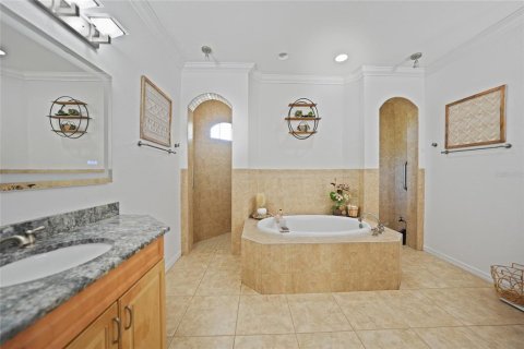 House in Port Charlotte, Florida 3 bedrooms, 209.59 sq.m. № 1564587 - photo 24