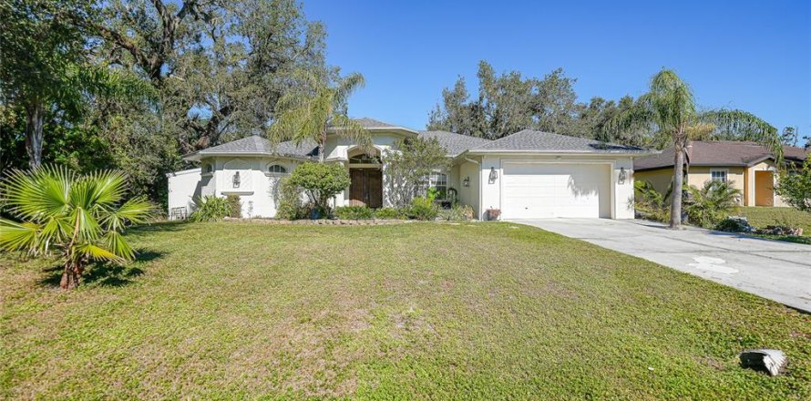 House in Port Charlotte, Florida 3 bedrooms, 209.59 sq.m. № 1564587
