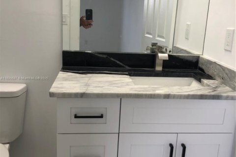 Propiedad comercial en venta en Lehigh Acres, Florida № 2022354 - foto 12