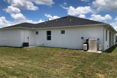 Propiedad comercial en venta en Lehigh Acres, Florida № 2022354 - foto 4