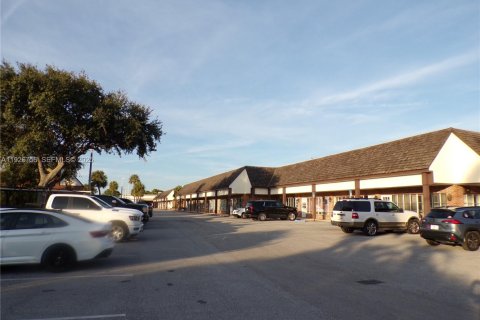 Купить коммерческую недвижимость в Лайтхаус-Пойнт, Флорида № 1986620 - фото 4