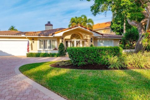 Villa ou maison à Lighthouse Point, Floride 3 chambres, 243.13 m2 № 2086005