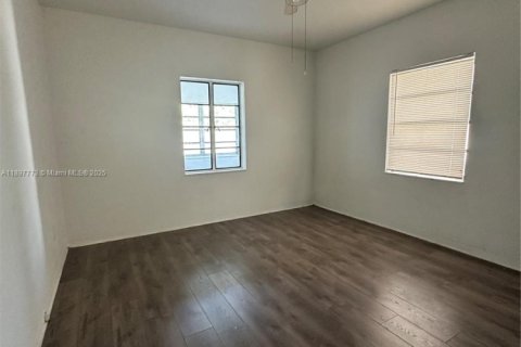 Снять в аренду виллу или дом в Майами, Флорида 3 спальни, 111.48м2, № 1949178 - фото 8