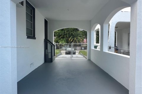 Снять в аренду виллу или дом в Майами, Флорида 3 спальни, 111.48м2, № 1949178 - фото 12