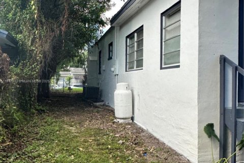 Снять в аренду виллу или дом в Майами, Флорида 3 спальни, 111.48м2, № 1949178 - фото 14