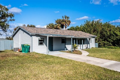 Villa ou maison à vendre à Port Charlotte, Floride: 3 chambres, 139.73 m2 № 1907019 - photo 3