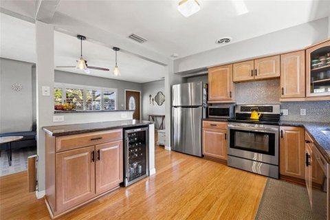 Casa en alquiler en Saint Petersburg, Florida, 2 dormitorios, 97.27 m2 № 1917496 - foto 4