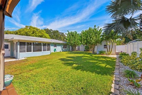 Casa en alquiler en Saint Petersburg, Florida, 2 dormitorios, 97.27 m2 № 1917496 - foto 2