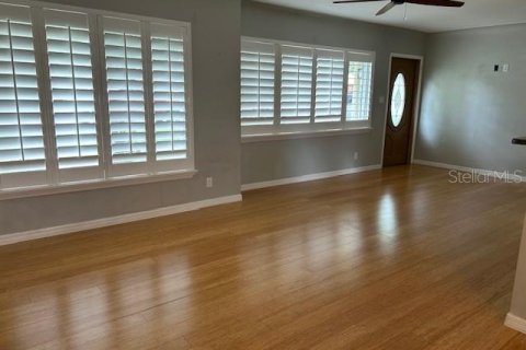 Casa en alquiler en Saint Petersburg, Florida, 2 dormitorios, 97.27 m2 № 1917496 - foto 3