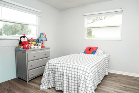 House in Sebastian, Florida 3 bedrooms, 124.58 sq.m. № 2011922 - photo 9