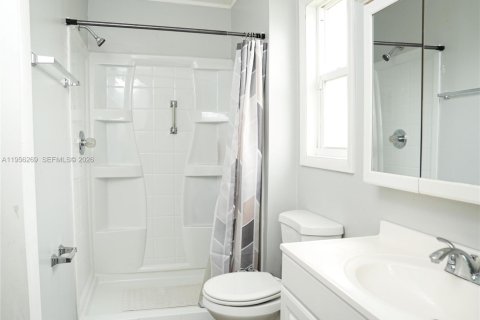 House in Sebastian, Florida 3 bedrooms, 124.58 sq.m. № 2011922 - photo 13