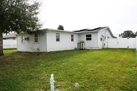 House in Sebastian, Florida 3 bedrooms, 124.58 sq.m. № 2011922 - photo 27