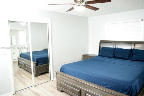 House in Sebastian, Florida 3 bedrooms, 124.58 sq.m. № 2011922 - photo 12