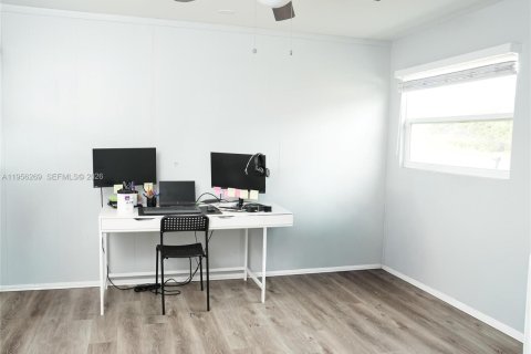 House in Sebastian, Florida 3 bedrooms, 124.58 sq.m. № 2011922 - photo 19