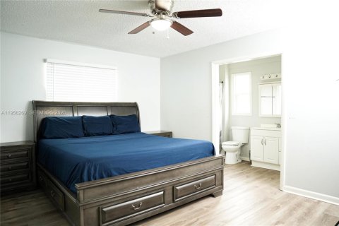 House in Sebastian, Florida 3 bedrooms, 124.58 sq.m. № 2011922 - photo 11