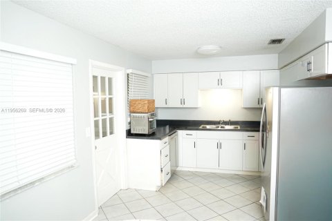 House in Sebastian, Florida 3 bedrooms, 124.58 sq.m. № 2011922 - photo 7