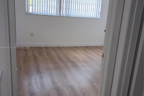 Copropriété à louer à Miami, Floride: 2 chambres, 85.93 m2 № 2170417 - photo 7