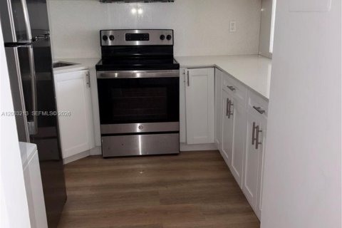 Copropriété à louer à Miami, Floride: 2 chambres, 85.93 m2 № 2170417 - photo 3