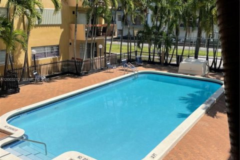 Copropriété à louer à Miami, Floride: 2 chambres, 85.93 m2 № 2170417 - photo 10