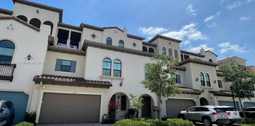 Touwnhouse à Sunrise, Floride 4 chambres, 273.32 m2 № 1711935