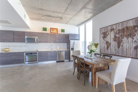 Condo in Miami, Florida, 1 bedroom  № 1994779 - photo 6