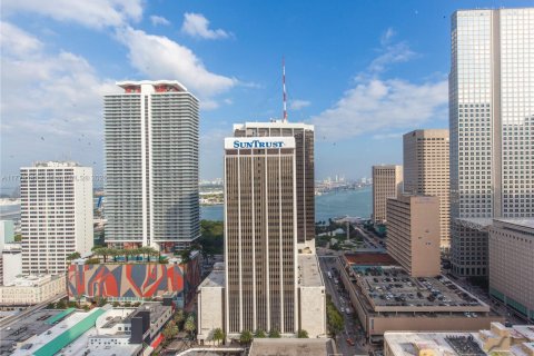 Condo in Miami, Florida, 1 bedroom  № 1994779 - photo 12