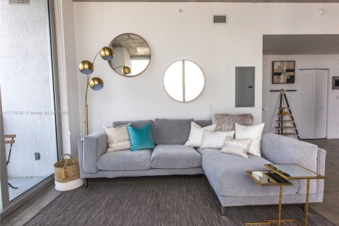 Condo in Miami, Florida, 1 bedroom  № 1994779 - photo 11