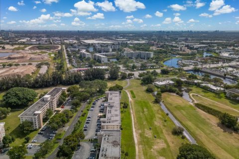 Condo in Pompano Beach, Florida, 3 bedrooms  № 1044161 - photo 1