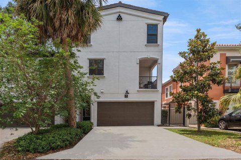 Townhouse in Tampa, Florida 4 bedrooms, 227.05 sq.m. № 2361152