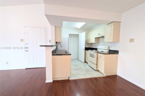 Condominio en alquiler en Miami, Florida, 1 dormitorio, 53.79 m2 № 1996004 - foto 23