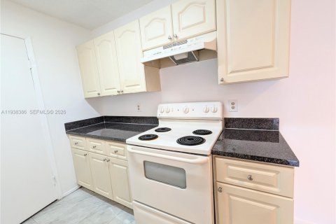 Condominio en alquiler en Miami, Florida, 1 dormitorio, 53.79 m2 № 1996004 - foto 9