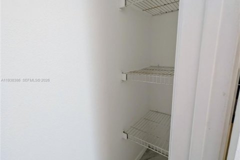 Condominio en alquiler en Miami, Florida, 1 dormitorio, 53.79 m2 № 1996004 - foto 11