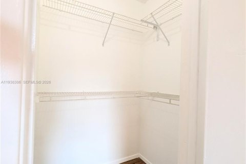 Condominio en alquiler en Miami, Florida, 1 dormitorio, 53.79 m2 № 1996004 - foto 16