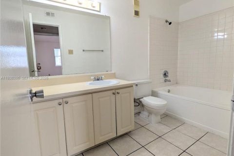 Condominio en alquiler en Miami, Florida, 1 dormitorio, 53.79 m2 № 1996004 - foto 19