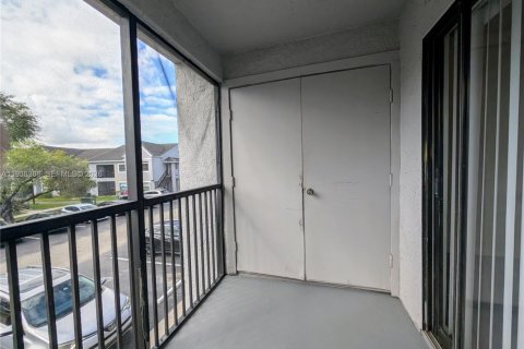 Condominio en alquiler en Miami, Florida, 1 dormitorio, 53.79 m2 № 1996004 - foto 25