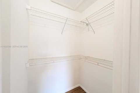 Condominio en alquiler en Miami, Florida, 1 dormitorio, 53.79 m2 № 1996004 - foto 17