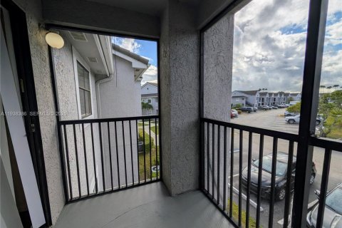 Condominio en alquiler en Miami, Florida, 1 dormitorio, 53.79 m2 № 1996004 - foto 28