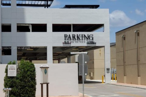 Condominio en alquiler en Doral, Florida, 2 dormitorios, 108.32 m2 № 1983109 - foto 14