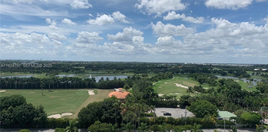 Condominio en Doral, Florida, 2 dormitorios  № 1983109